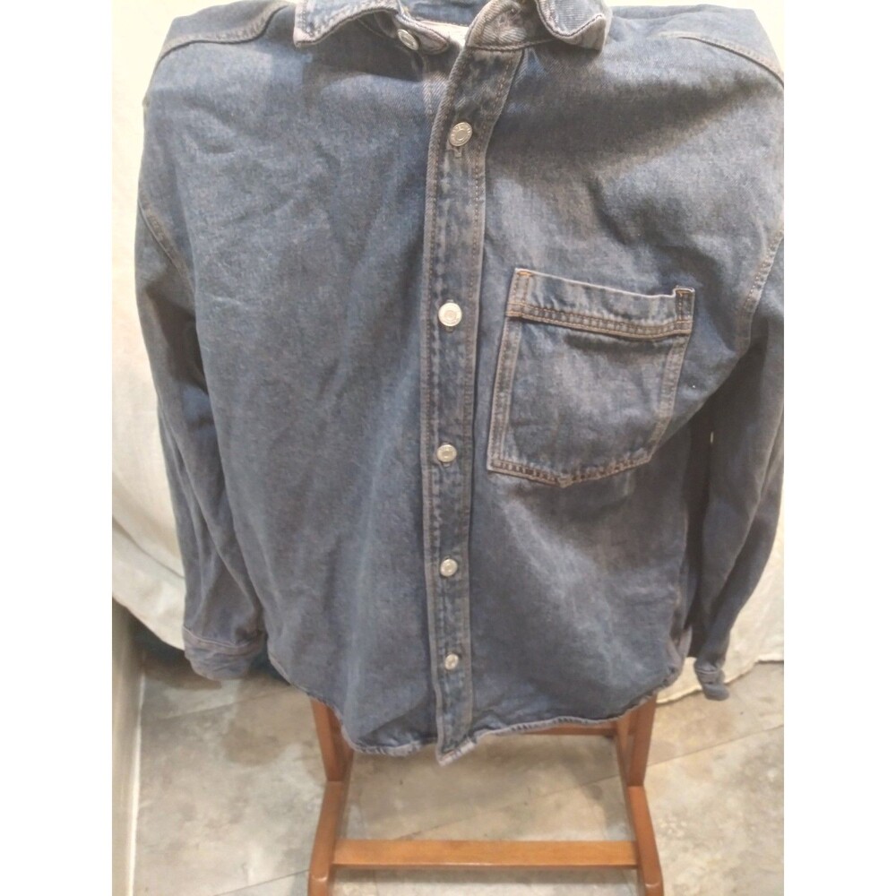 H&M Button Up – Regular Fit – Size M – Made in Bangladesh